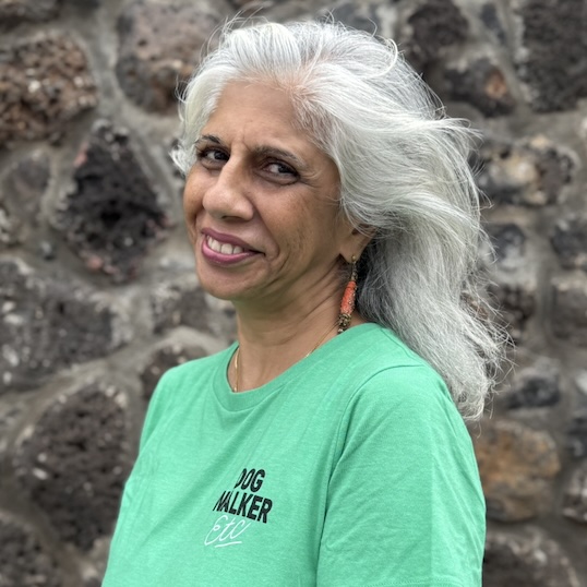 image of dogwalker Kashmira.